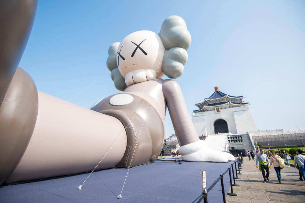 KAWS 